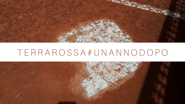 Campo in terra rossa, i loghi “disegnati” sulla superficie di gioco dopo un anno sono…