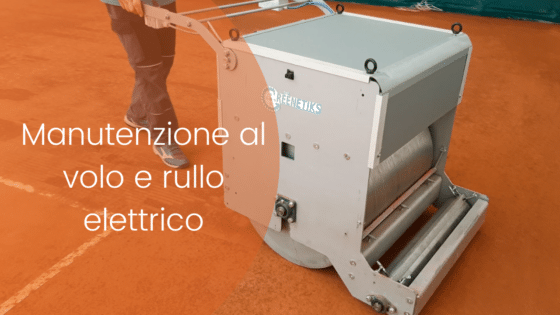 Rullo elettrico e manutenzione al volo del campo in terra rossa